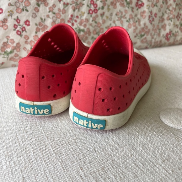 Native Shoes - Child’s 11 - Picture 2 of 3